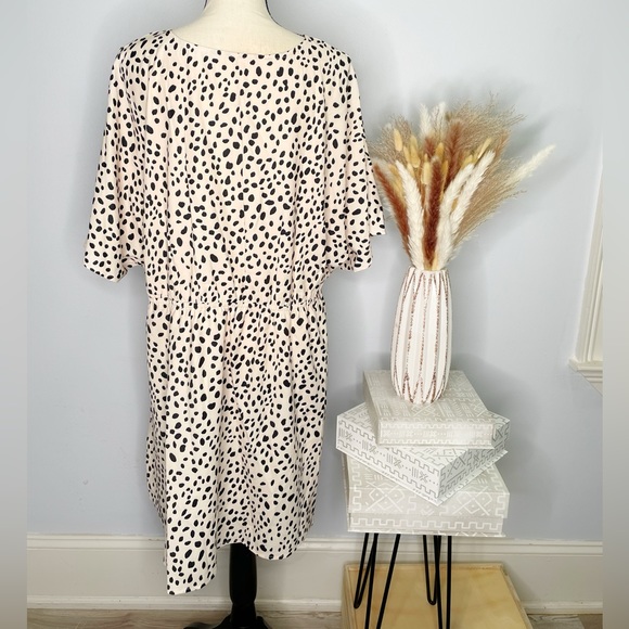 ✨FINAL SALE✨ NWOT Cream & Black Dotted Dress - 3X - Picture 2 of 4